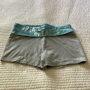 PEACE GRAY SHORTS FOR KIDS. M(10-12)